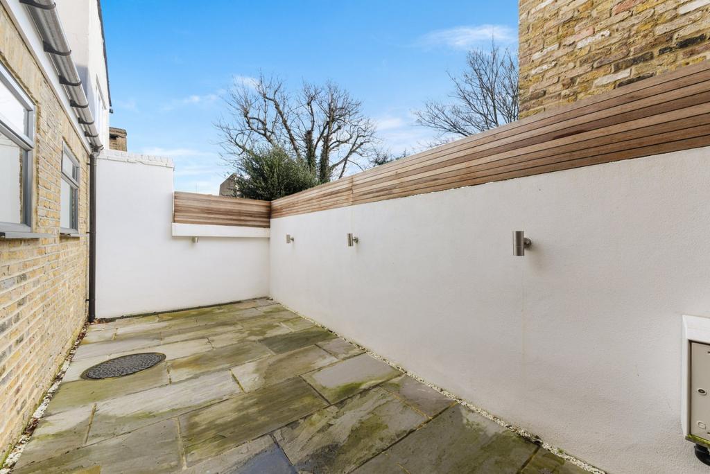 Apartment in London - View 5
