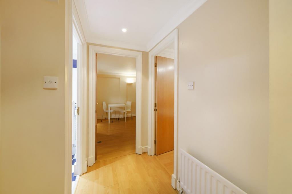 House in London - View 5