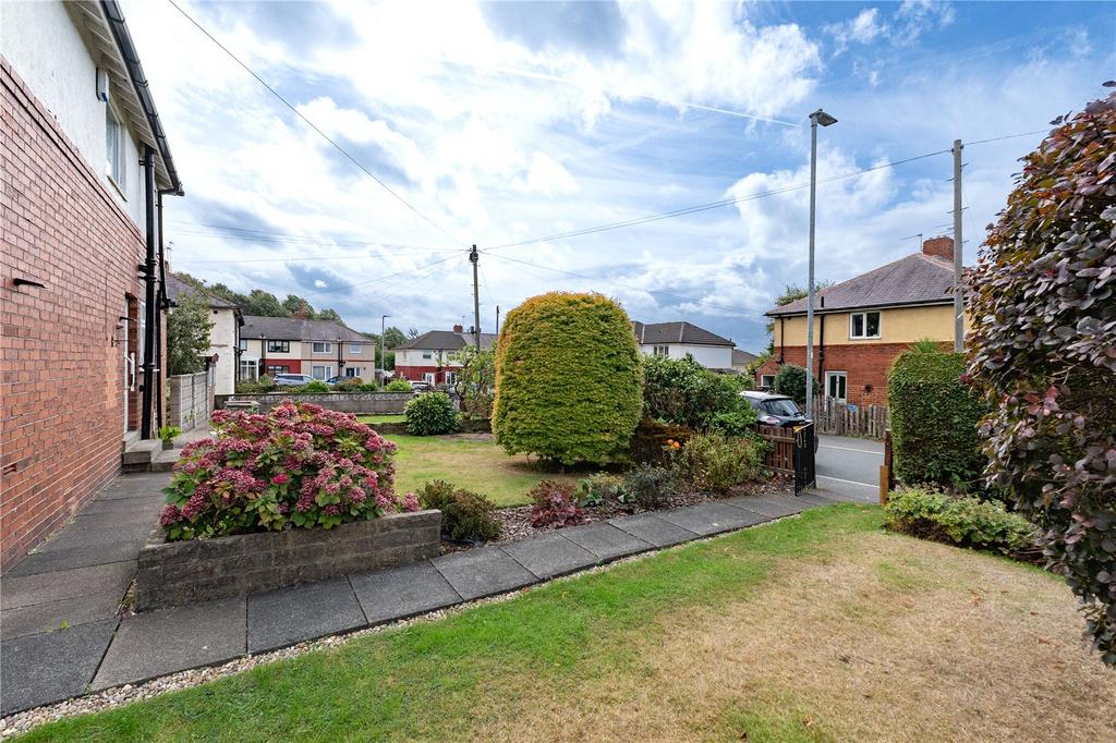 House in Leeds, Low Fold, Horsforth - More
