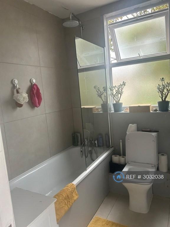 Apartment in Croydon - View 4