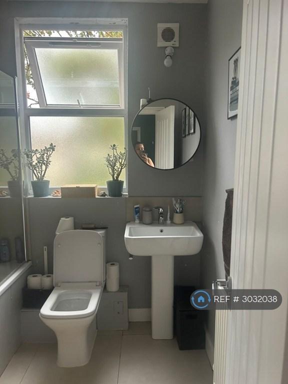 Apartment in Croydon - View 5