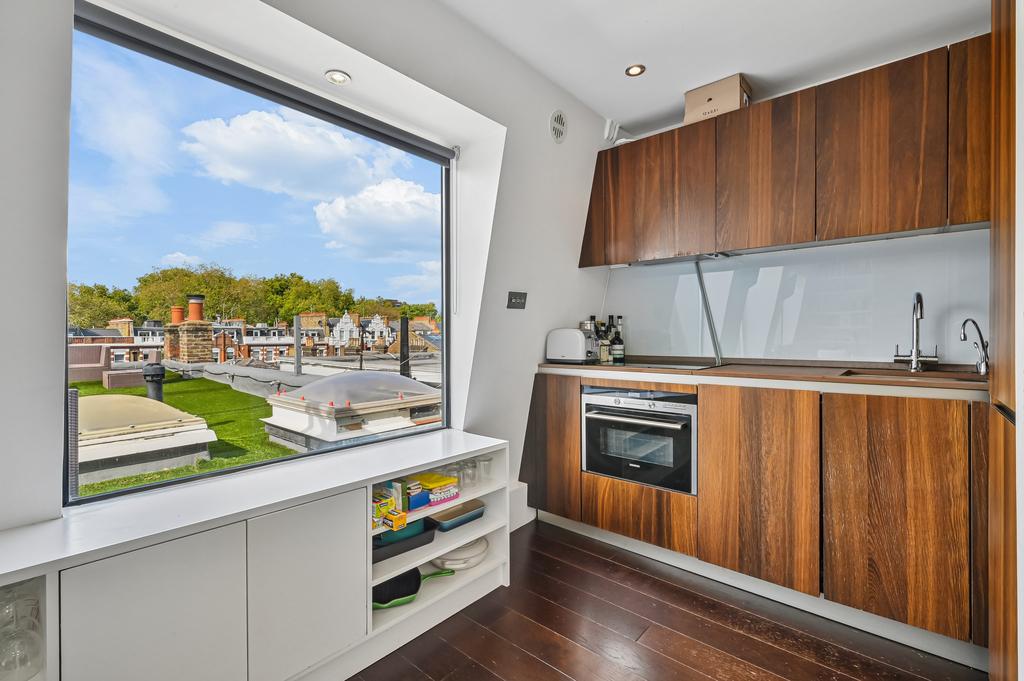 House in London - View 2