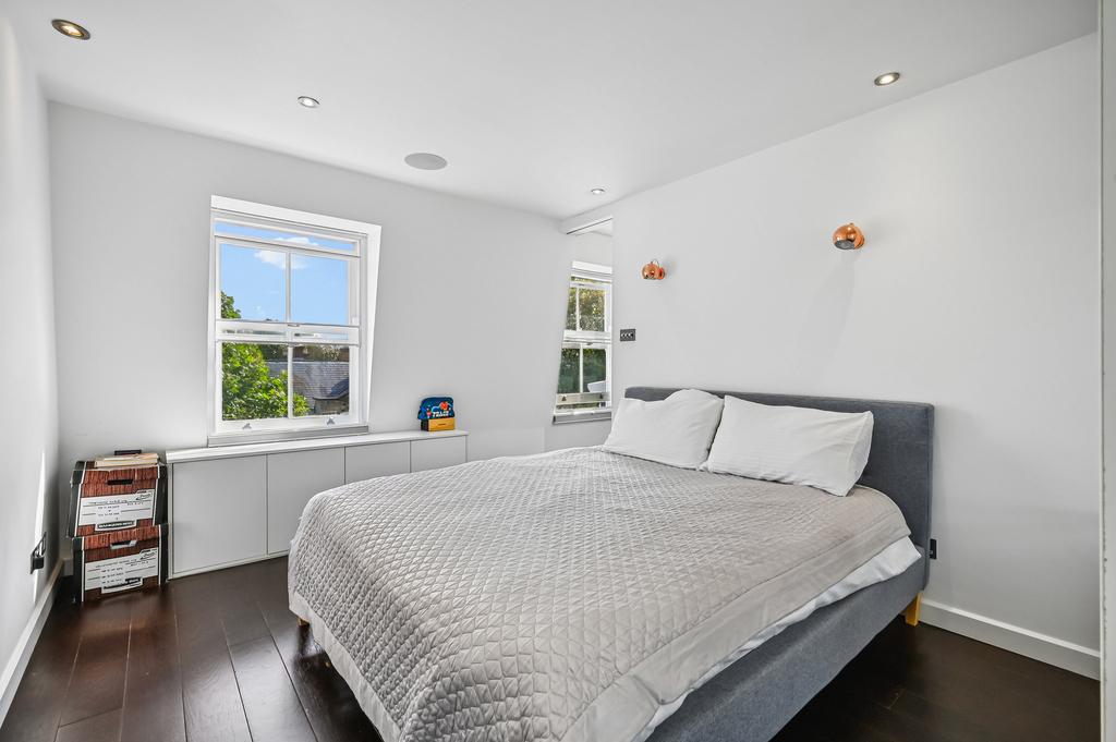 House in London - View 5