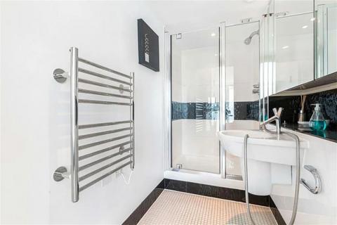 3 bedroom flat for sale, Queenstown Road, Chelsea, London SW8 SW8
