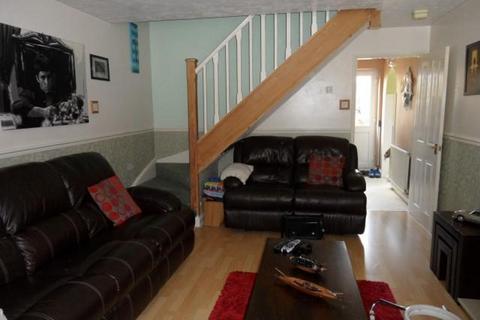 3 bedroom terraced house to rent, Lambourn Drive, Luton, LU2