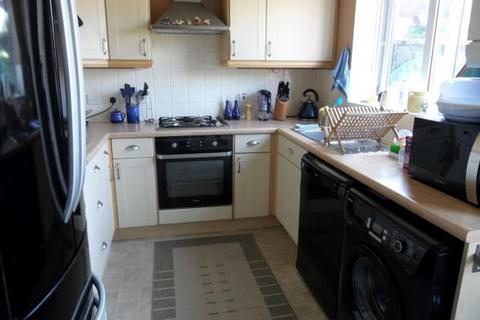 3 bedroom terraced house to rent, Lambourn Drive, Luton, LU2