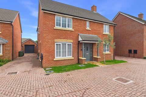4 bedroom detached house for sale, Horsefair Close, Newent
