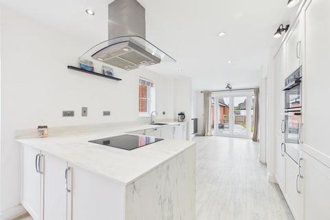 4 bedroom detached house for sale, Horsefair Close, Newent