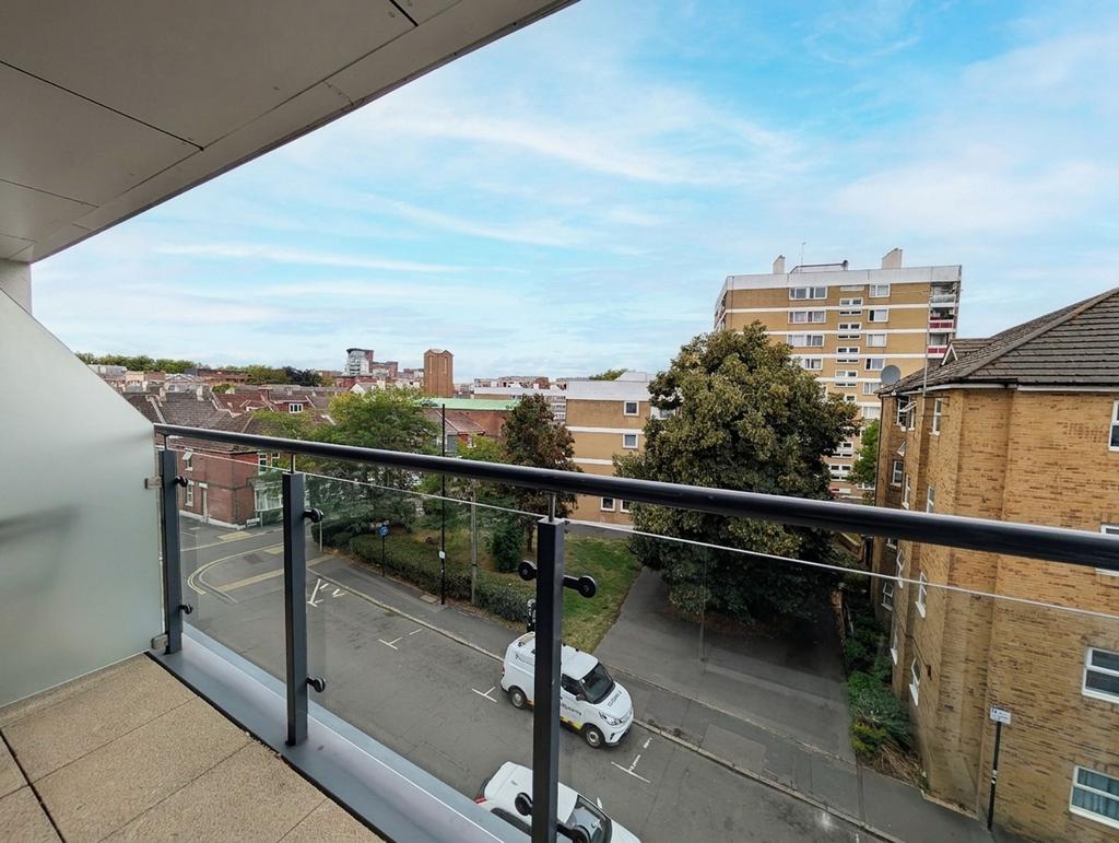 Apartment in Southampton - View 2