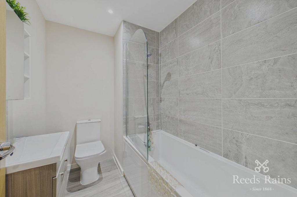 Apartment in Salford, Greater Manchester - View 3