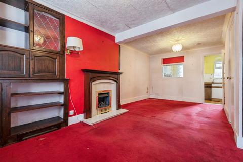 2 bedroom terraced house for sale, Lawrence Road, Biggleswade, Bedfordshire, SG18