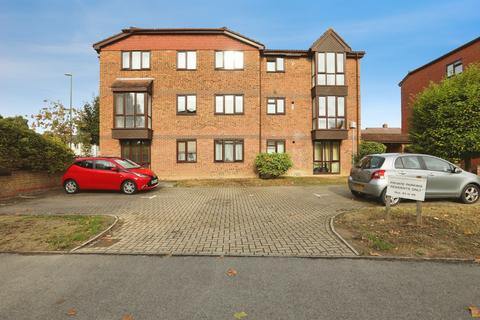2 bedroom ground floor flat for sale, Tanyard Close, Horsham