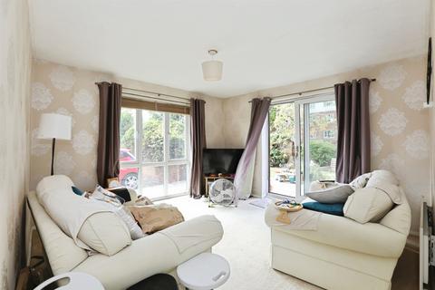 2 bedroom ground floor flat for sale, Tanyard Close, Horsham