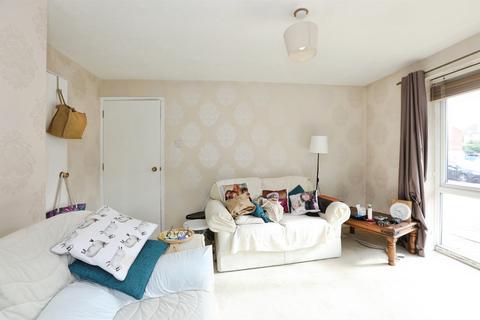 2 bedroom ground floor flat for sale, Tanyard Close, Horsham