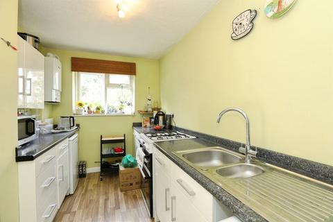 2 bedroom ground floor flat for sale, Tanyard Close, Horsham