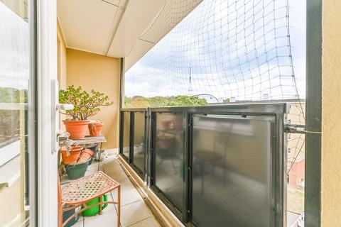 2 bedroom flat for sale, Sawyer House, Kingswood Estate, Sydenham Hill, London, SE21