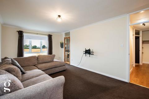 1 bedroom flat to rent, Crest Court, Bobblestock, Hereford