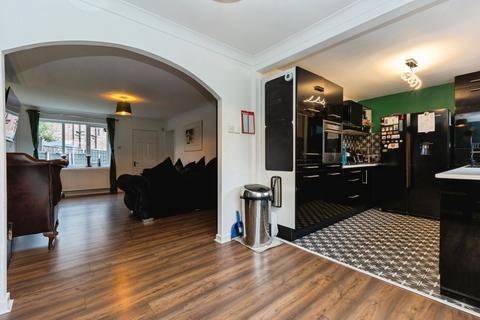 4 bedroom semi-detached house for sale, Farmers Close, Sale, Greater Manchester, M33