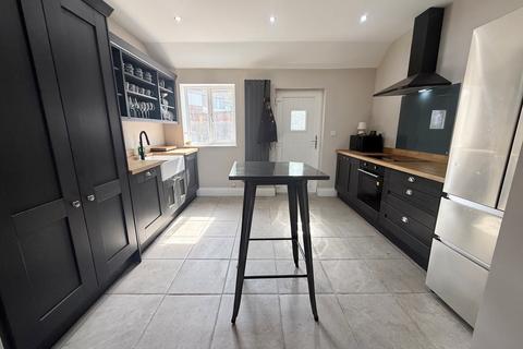 4 bedroom end of terrace house to rent, Shrewsbury Road, Bircotes, DONCASTER