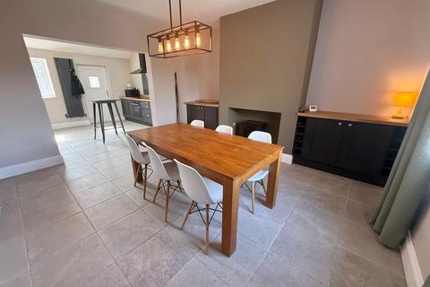 4 bedroom end of terrace house to rent, Shrewsbury Road, Bircotes, DONCASTER