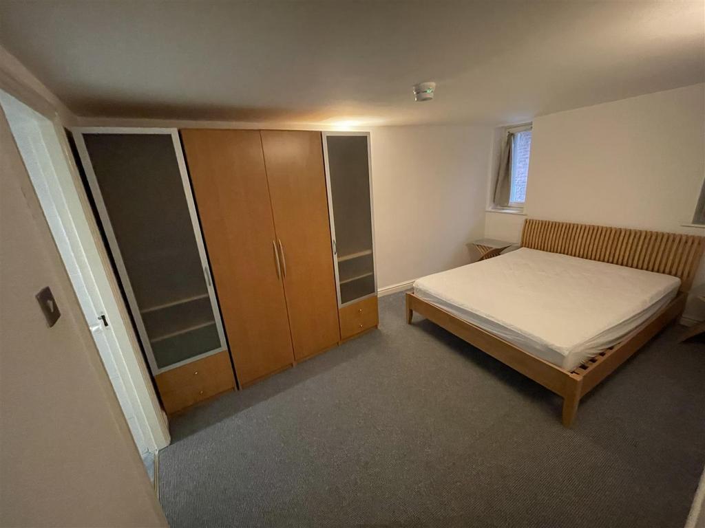 Apartment in Salford - View 5