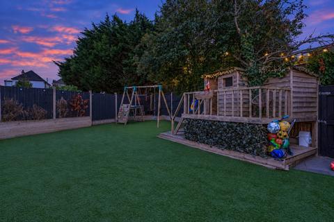 5 bedroom semi-detached house for sale, Nore Close, Gillingham ME7