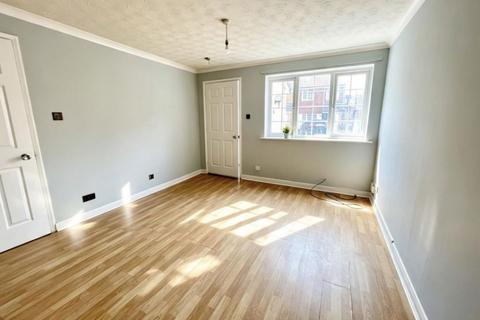 1 bedroom maisonette for sale, Malham Close, Luton, Bedfordshire, LU4 8PH