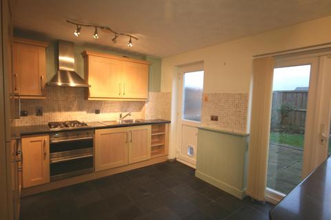 2 bedroom terraced house to rent, Claverley Green, Luton, Bedfordshire, LU2
