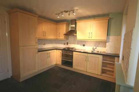 2 bedroom terraced house to rent, Claverley Green, Luton, Bedfordshire, LU2