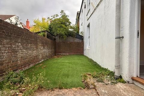 3 bedroom ground floor flat to rent, Buxton Road, Brighton BN1