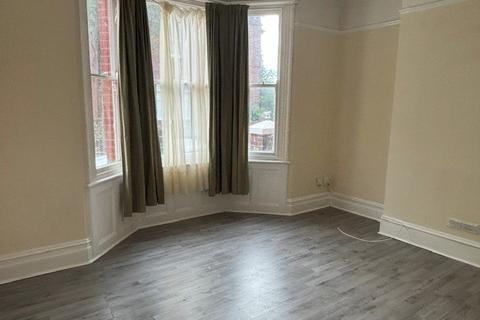 3 bedroom ground floor flat to rent, Buxton Road, Brighton BN1