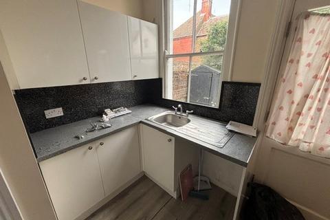 3 bedroom ground floor flat to rent, Buxton Road, Brighton BN1