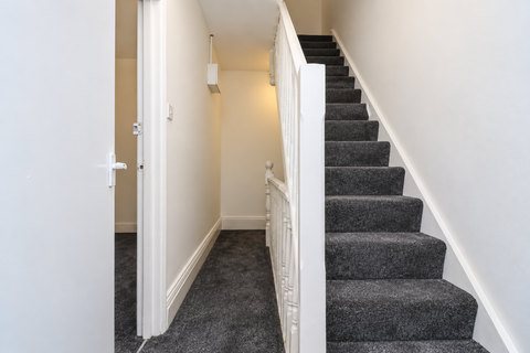 2 bedroom flat to rent, Conway Road, Luton LU4