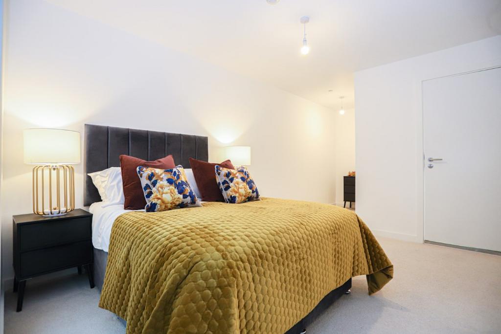 Apartment in Salford - More