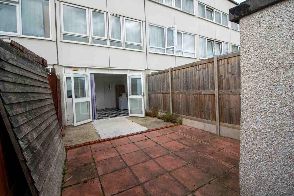 Apartment in Mitcham - View 5