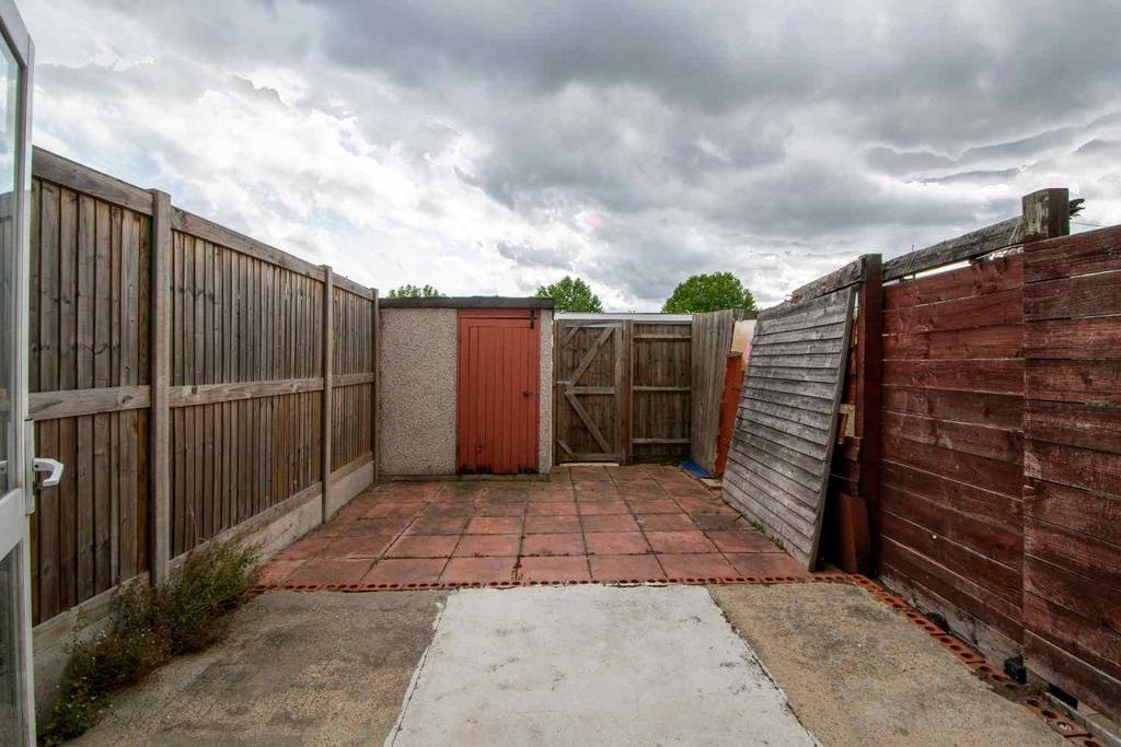 Apartment in Mitcham - More