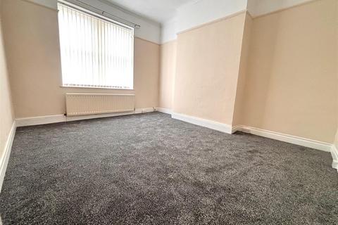 3 bedroom flat to rent, Northbourne Street, Gateshead