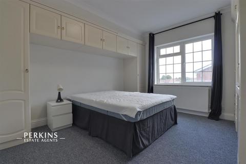 1 bedroom in a house share to rent, Mansell Road, Greenford