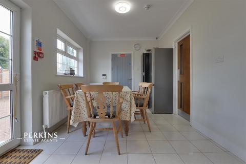 1 bedroom in a house share to rent, Mansell Road, Greenford
