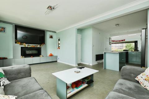 3 bedroom semi-detached house for sale, St. Andrews Grove, Hatfield, Doncaster