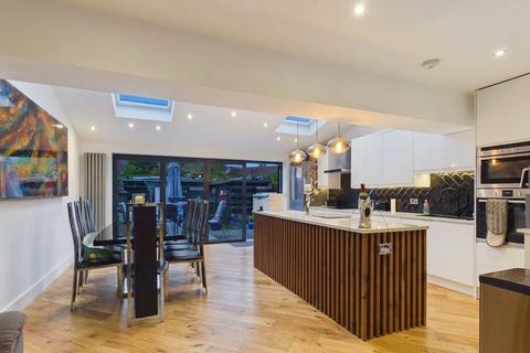 4 bedroom semi-detached house for sale, Chinnor Crescent, Greenford, UB6