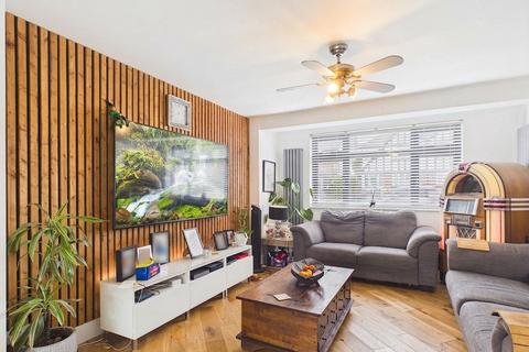 4 bedroom semi-detached house for sale, Chinnor Crescent, Greenford, UB6