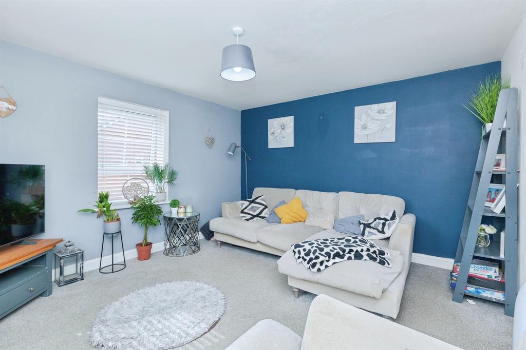 House in WIGSTON - More