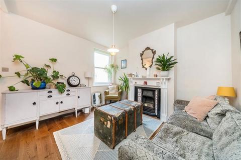 1 bedroom flat for sale, Cavell Street, London E1