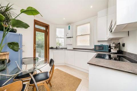 1 bedroom flat for sale, Cavell Street, London E1