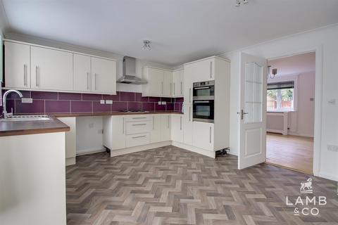 3 bedroom end of terrace house for sale, Blake Drive, Clacton-On-Sea CO16
