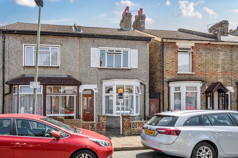 3 bed terraced house for rent in Park End, Bromley, BR1