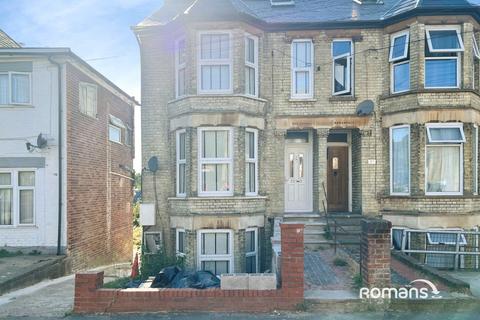 1 bed house for rent in Roberts Road, High Wycombe, Buckinghamshire, HP13