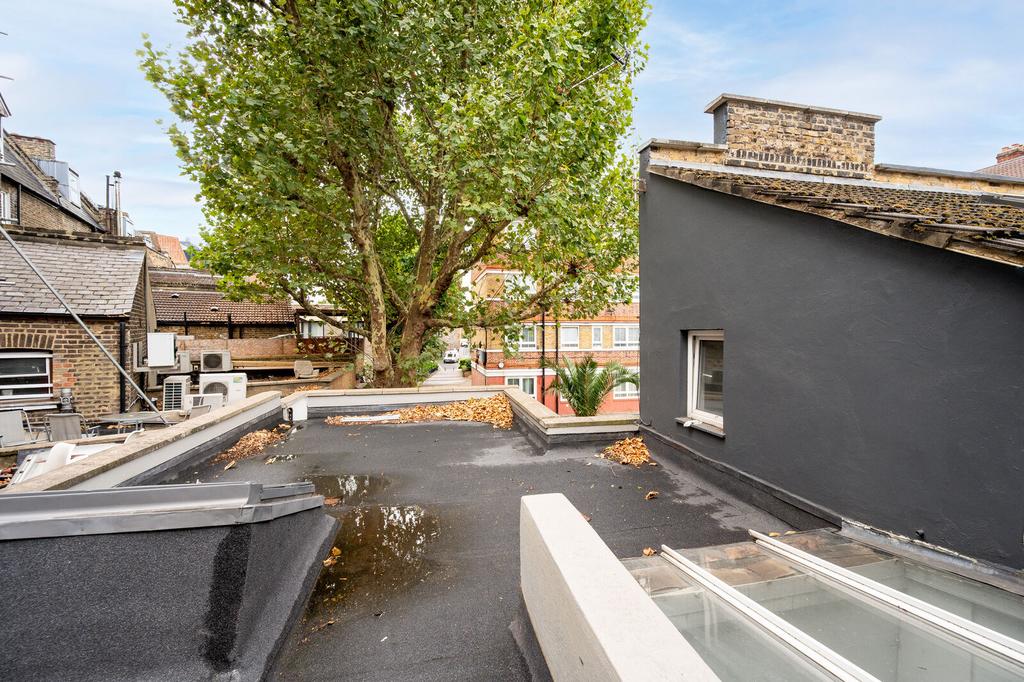 Apartment in London - View 5
