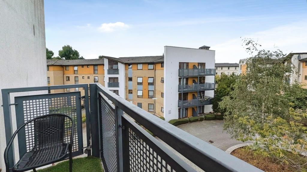 Apartment in Croydon - View 5